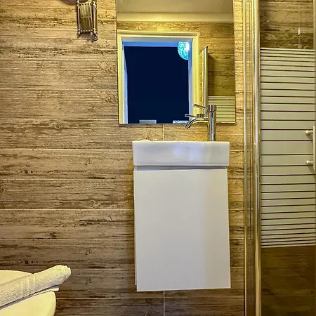 Paamonim Central Studios Jerusalem Room photo